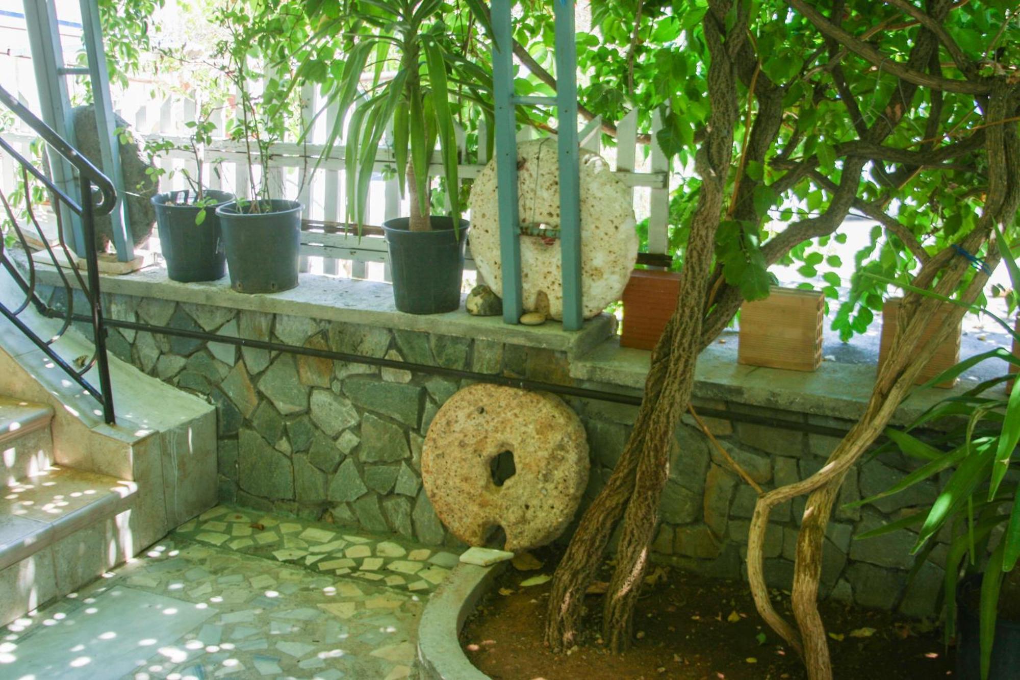 George Apartments Livadia  Dış mekan fotoğraf